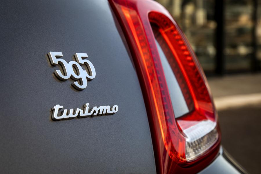 Логотип Abarth 595 Turismo 70esimo Anniversario (312) 2019 года  (фото 9 из 16)